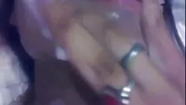 অসহায়ভাবে হাতকড়া ত ...