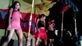 বড় সুন্দরী মহিলা এন ...