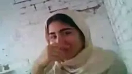 ভিজা চাঁচা আঙুল মেয় ...